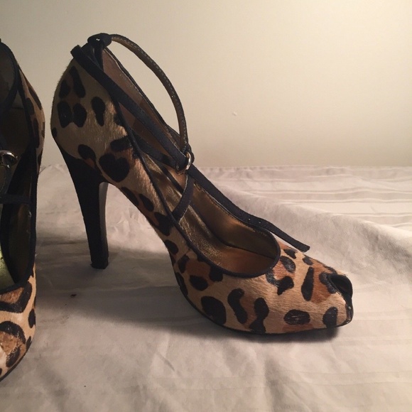 Nine West leopard pony hair heels w/ankle strap - Picture 2 of 6